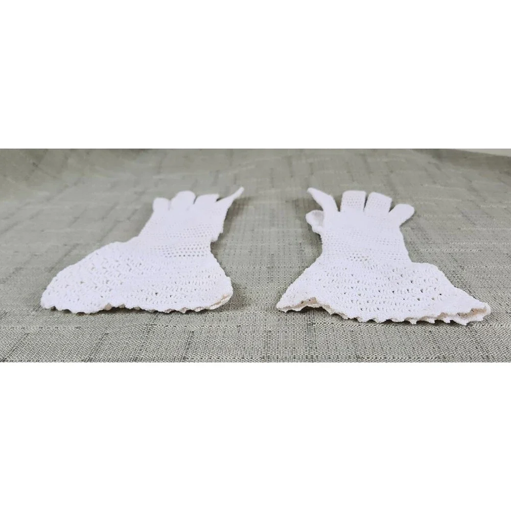 Vintage Crochet Petite Women's Soft White Dress Gloves w/Button Closure